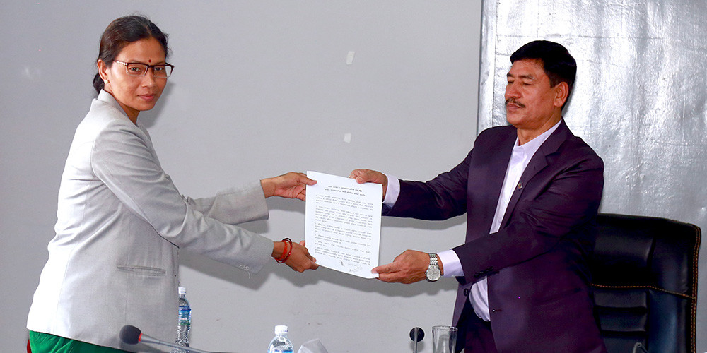 रेशम चौधरीको मुद्दा फिर्ता गर्न सरकारले पहल गर्ने सहमति